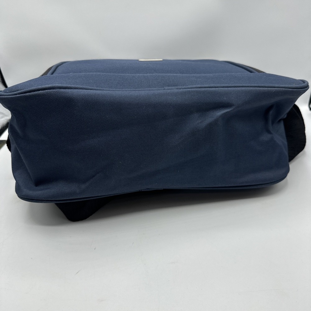 Geoffrey Beene Carry All Tote 14 " X 6" X 10" With Strap And Handles Blue. - Picture 6 of 11
